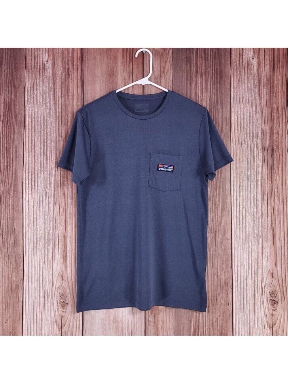 Patagonia Mens Medium Slim Fit Hybrid Pocket Responsibili-Tee Shirt Navy Blue